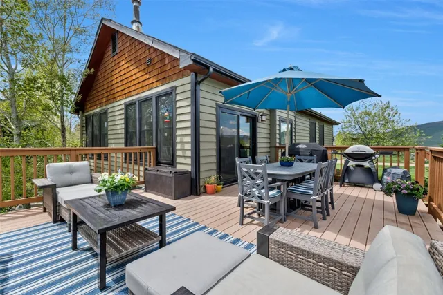 a view of a dinning table and chairs in the patio