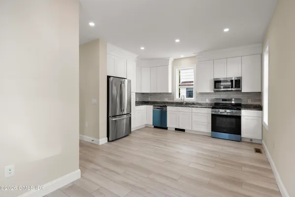 $7,800 | 10 Highland Place, Unit B, Greenwich, CT 06831