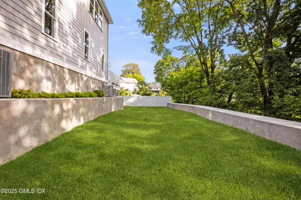 $7,800 | 10 Highland Place, Unit B, Greenwich, CT 06831