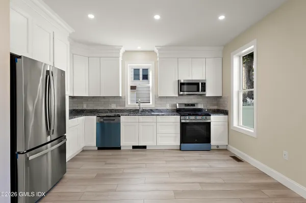 $7,800 | 10 Highland Place, Unit B, Greenwich, CT 06831