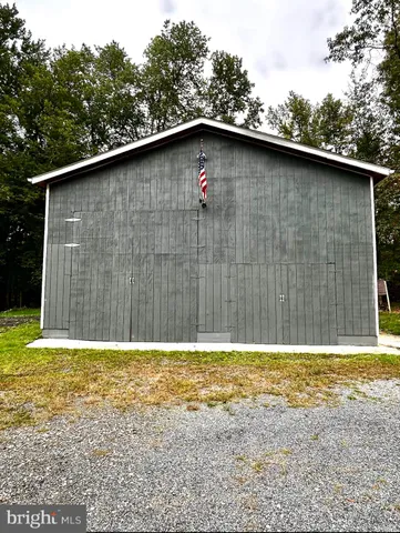 a view of a backyard with pathway