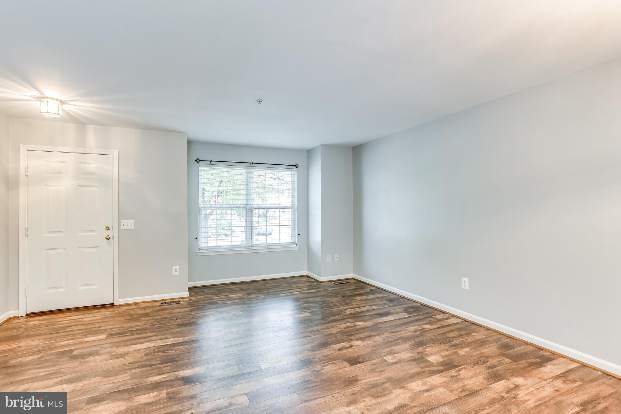 6514 Ridgeborne Drive Baltimore, MD 21237 - Photo 4 of 31 Inviting Living Room