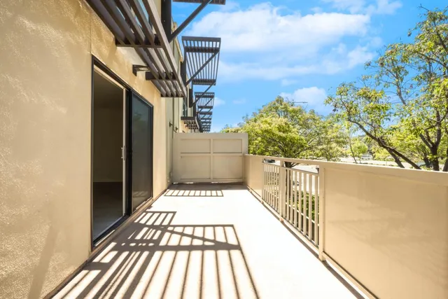 a picture of a refrigerator with window