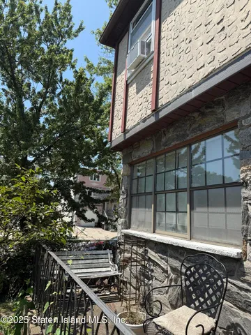 a view of a yard with a tree