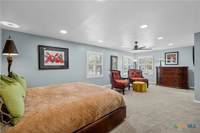 a bed room with two bed and a desk