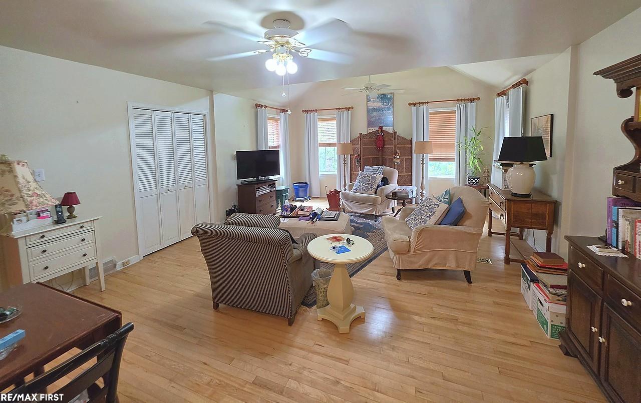 543 Vernier Road Grosse Pointe Woods, MI 48236 - Photo 13 of 41 Gallery Image 13