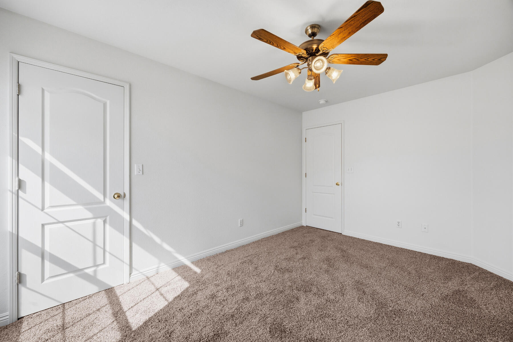 1752 Modoc Avenue Tulare, CA 93274 - Photo 23 of 45 23 - Bedroom #1 (2)