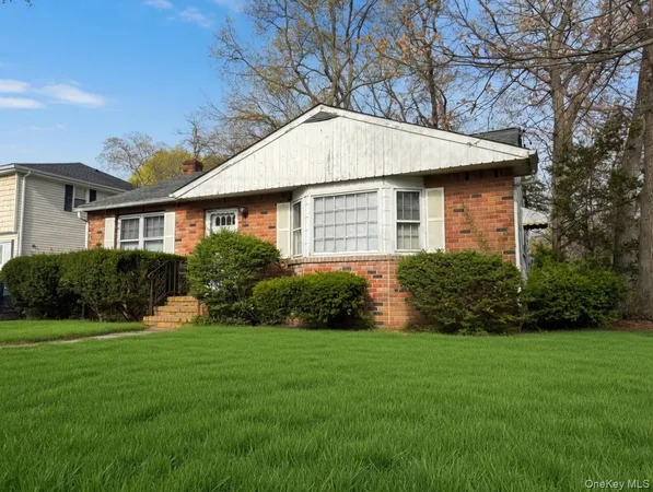 $399,000 | 17 Lake Promenade, Unit PROM, Ronkonkoma, NY 11779