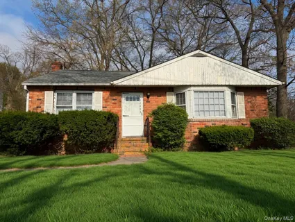 $399,000 | 17 Lake Promenade, Unit PROM, Ronkonkoma, NY 11779