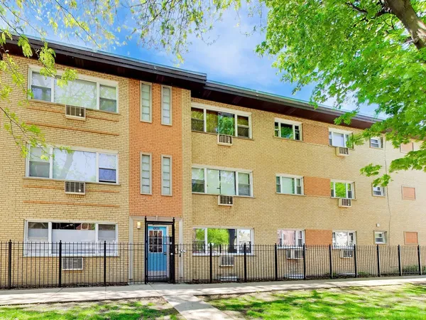 $175,000 | 6828 North Greenview Avenue, Unit 2S, Chicago, IL 60626