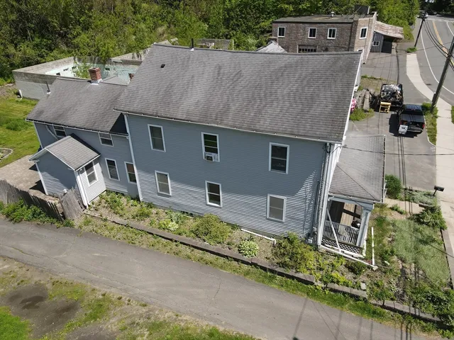 $250,000 | 427-429 Deerfield Street, Greenfield, MA 01301