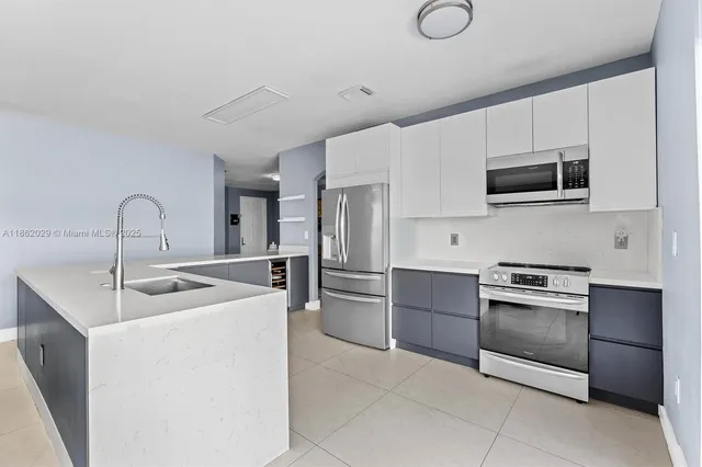 $825,000 | 7521 Northwest 113th Path, Doral, FL 33178