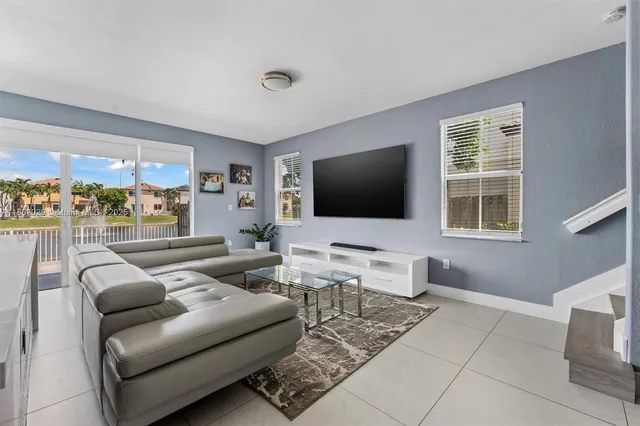 $825,000 | 7521 Northwest 113th Path, Doral, FL 33178