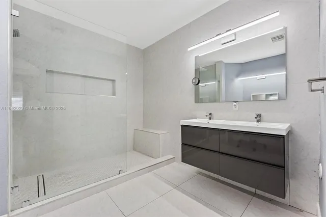 $825,000 | 7521 Northwest 113th Path, Doral, FL 33178