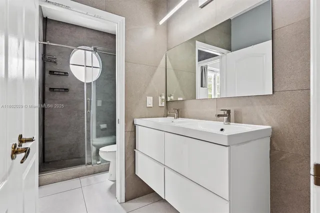 $825,000 | 7521 Northwest 113th Path, Doral, FL 33178