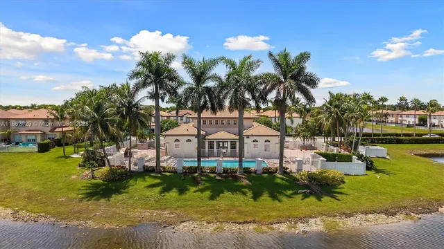 $825,000 | 7521 Northwest 113th Path, Doral, FL 33178