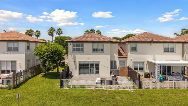 $825,000 | 7521 Northwest 113th Path, Doral, FL 33178