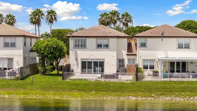 $825,000 | 7521 Northwest 113th Path, Doral, FL 33178