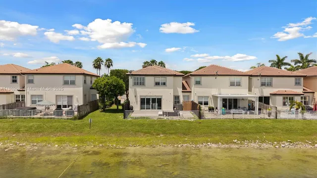 $825,000 | 7521 Northwest 113th Path, Doral, FL 33178