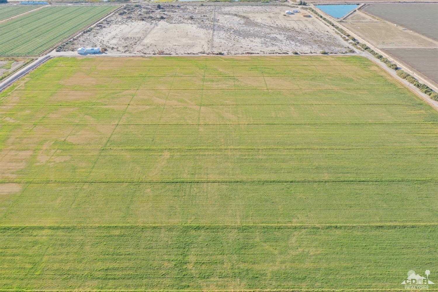 0 Barth Brawley, CA 92227 - Photo 30 of 39 a bathroom with a bathtub