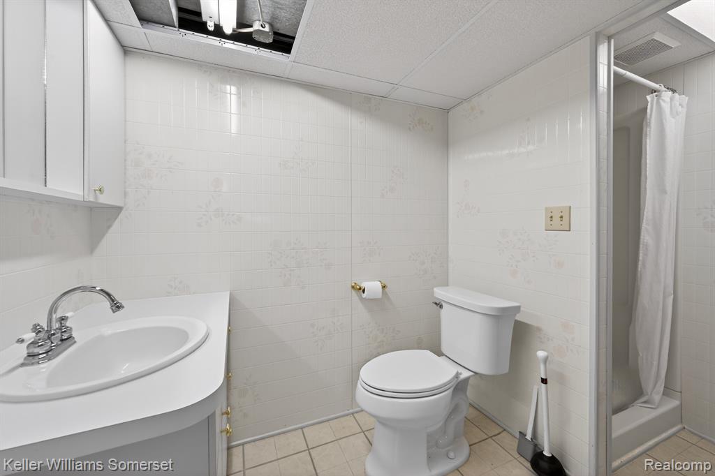 1681 Oxford Road Grosse Pointe, MI 48236 - Photo 22 of 25