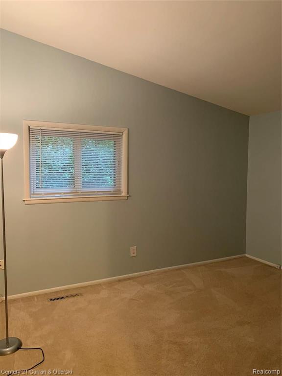 27860 Peppermill Road Farmington Hills, MI 48331 - Photo 15 of 28