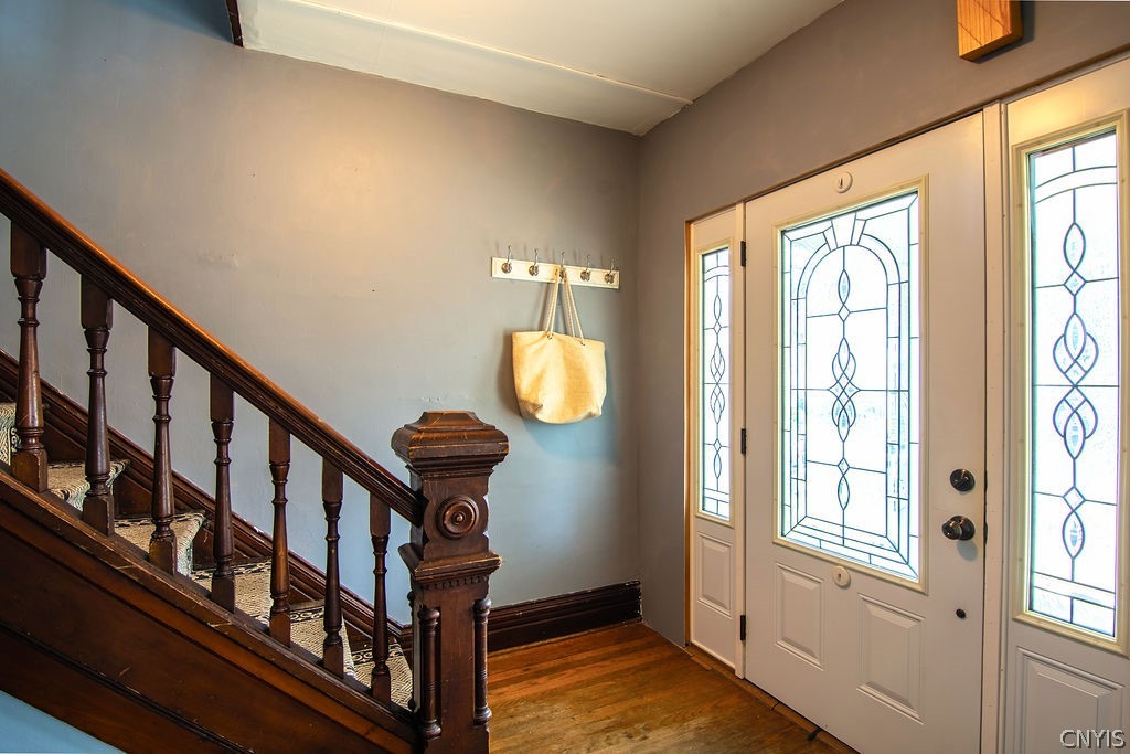 87 Nelson Street Auburn, NY 13021 - Photo 3 of 38 Front Entryway