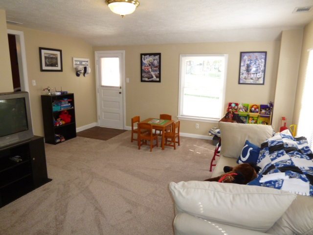 220 Christ Road Evansville, IN 47711 - Photo 6 of 22 Gallery Image 6