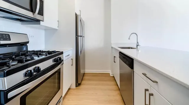 $4,663 | 300 East 39th Street, Unit 8G | Murray Hill