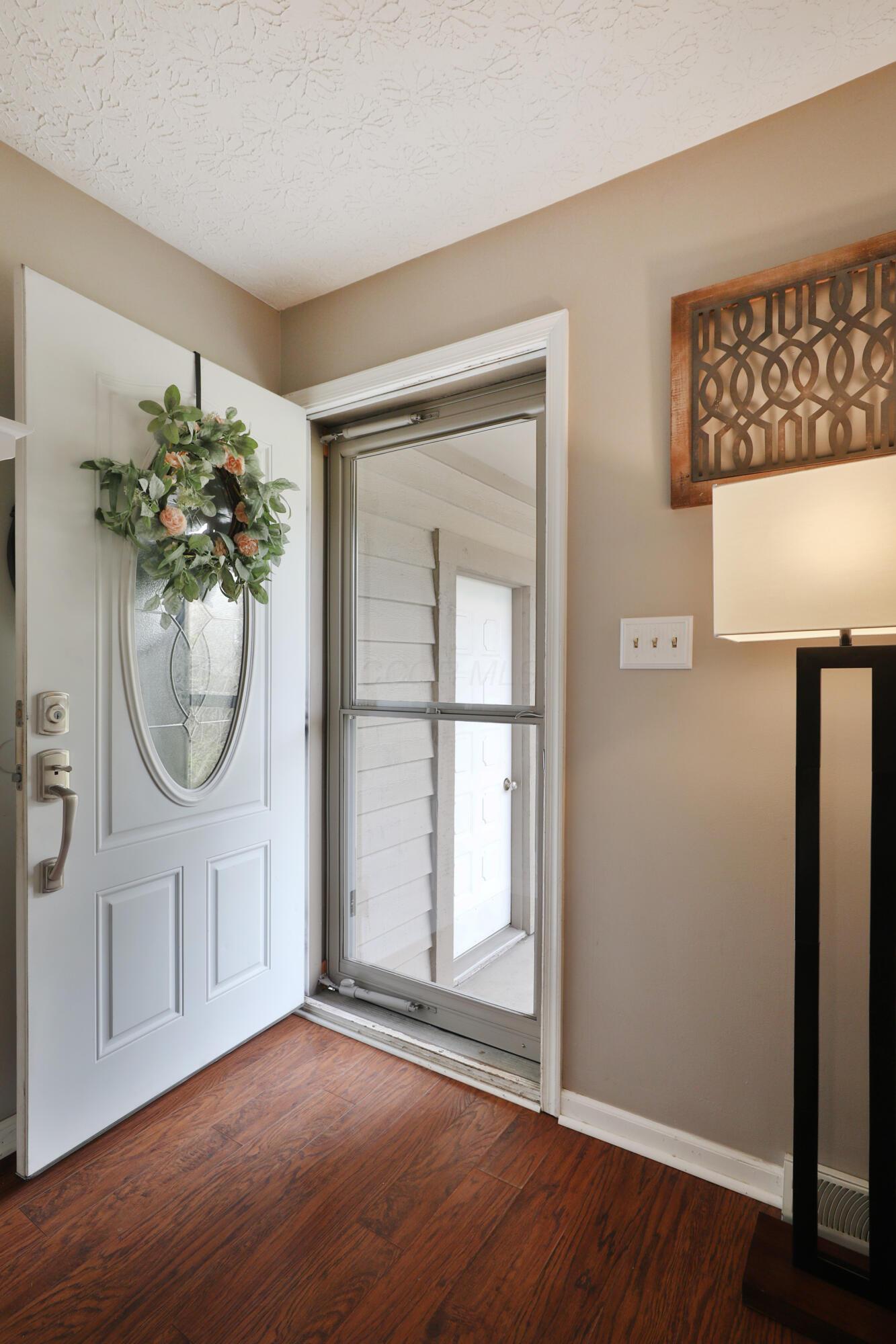 7044 Linworth Road Columbus, OH 43235 - Photo 5 of 48 Entrance