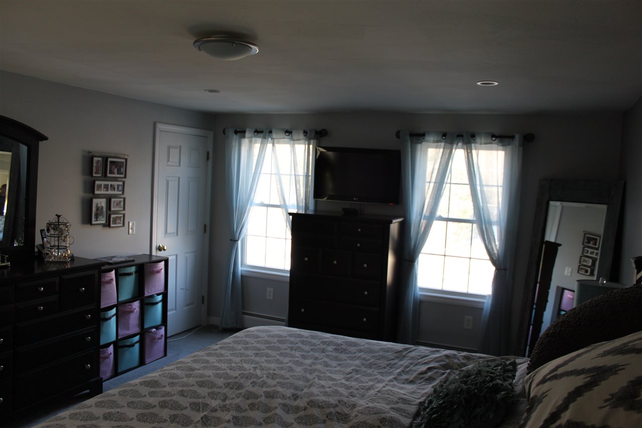 72 Hatfield Road Weare, NH 03281 - Photo 13 of 27