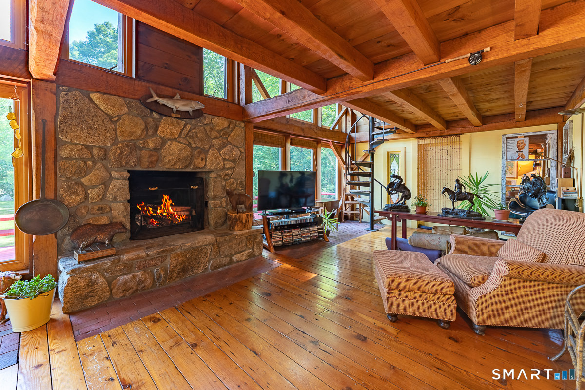 71 Mystic Road North Stonington, CT 06359 - Photo 3 of 32