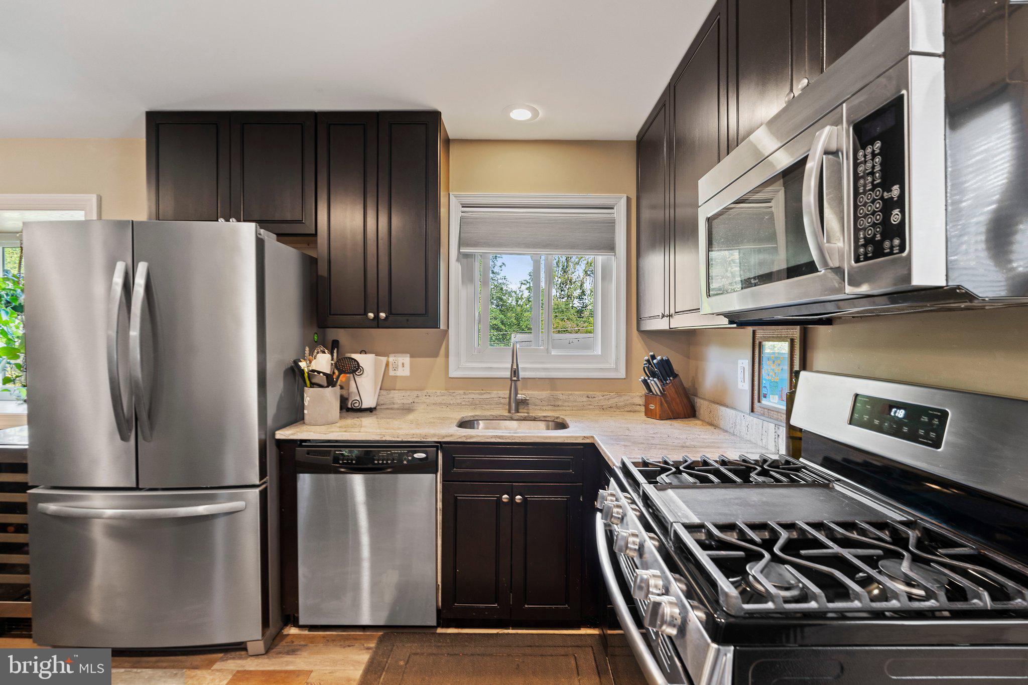 7533 Murillo Street Springfield, VA 22151 - Photo 3 of 46