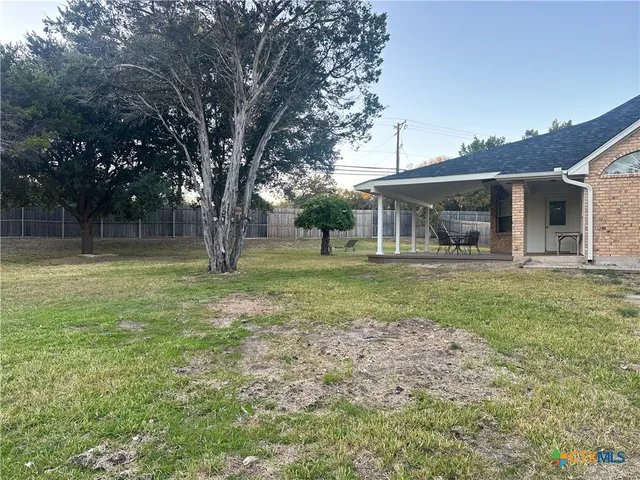 a view of a house with yard and tree s