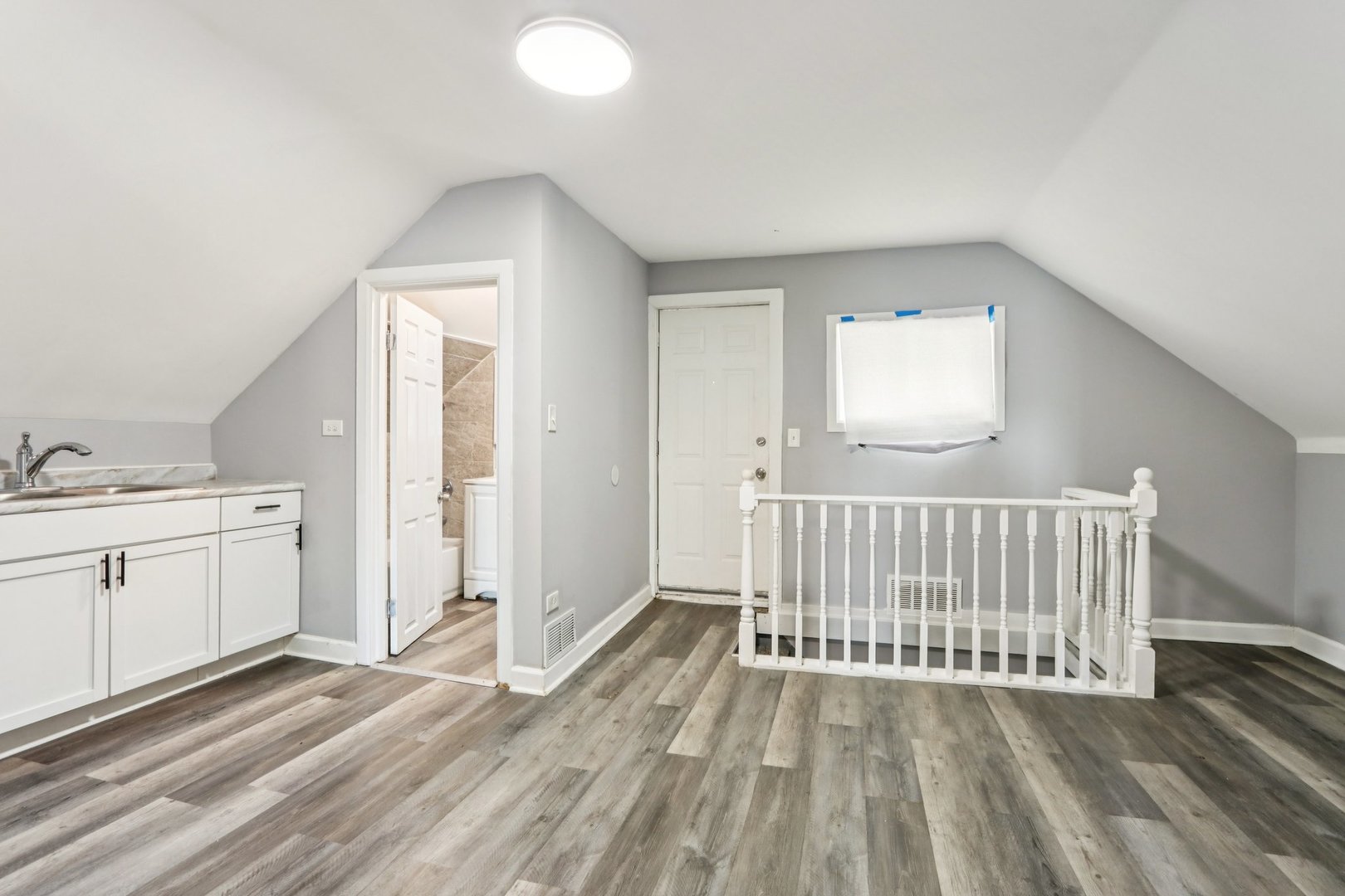 9720 South Exchange Avenue Chicago, IL 60617 - Photo 10 of 17 a view of a livingroom with wooden floor and a window