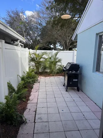 $2,000 | 9222 Southwest 5th Street, Unit B, Boca Raton, FL 33428