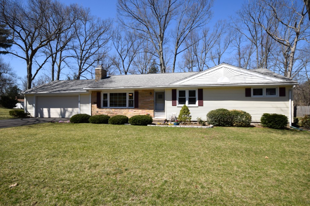 28 Squire Lane Springfield, MA 01118 - Photo 1 of 28 Gallery Image 1