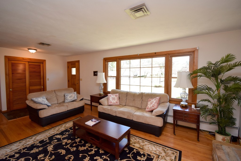 28 Squire Lane Springfield, MA 01118 - Photo 6 of 28 Gallery Image 6