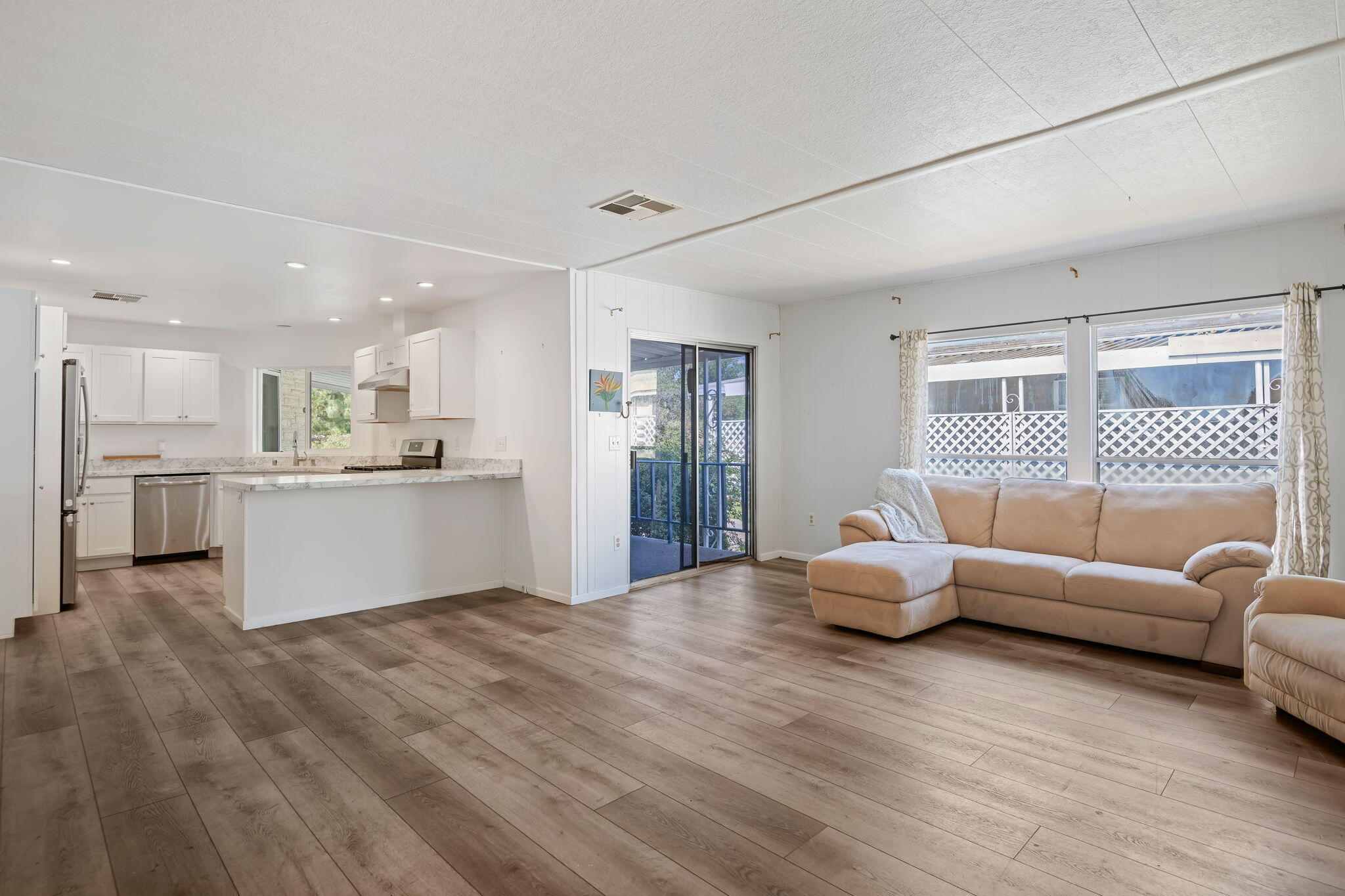 340 Old Mill Road, Unit SPC 140 Santa Barbara, CA 93110 - Photo 26 of 30 11-Family Room