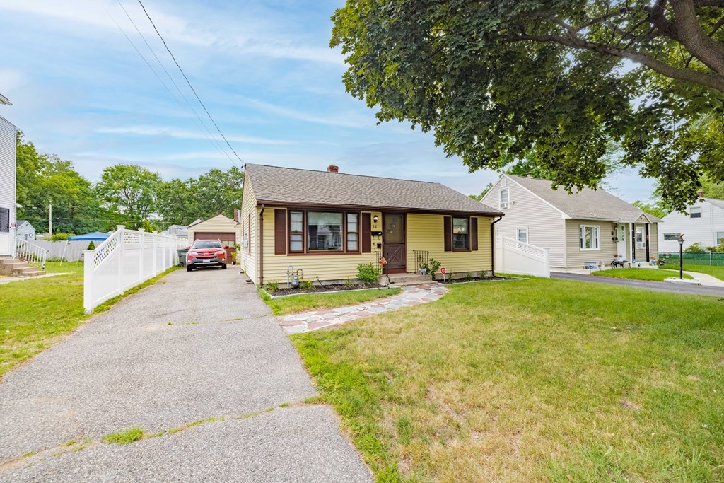 28 Davis Street Springfield, MA 01104 - Photo 2 of 19