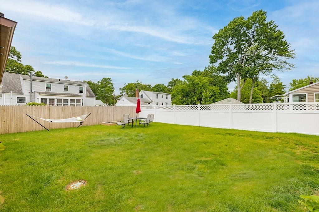 28 Davis Street Springfield, MA 01104 - Photo 3 of 19