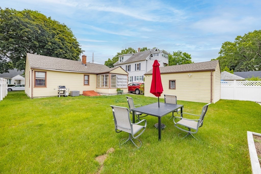 28 Davis Street Springfield, MA 01104 - Photo 4 of 19