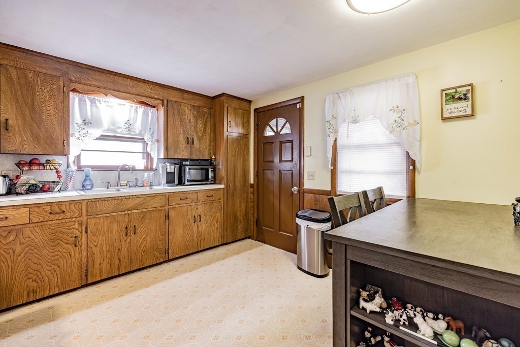 28 Davis Street Springfield, MA 01104 - Photo 6 of 19