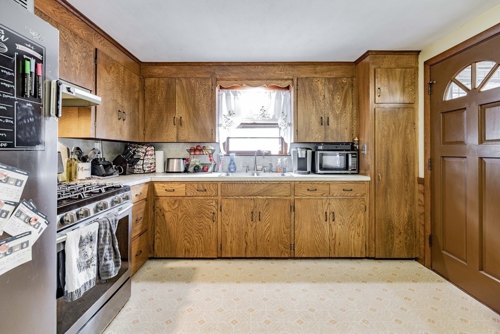 28 Davis Street Springfield, MA 01104 - Photo 8 of 19