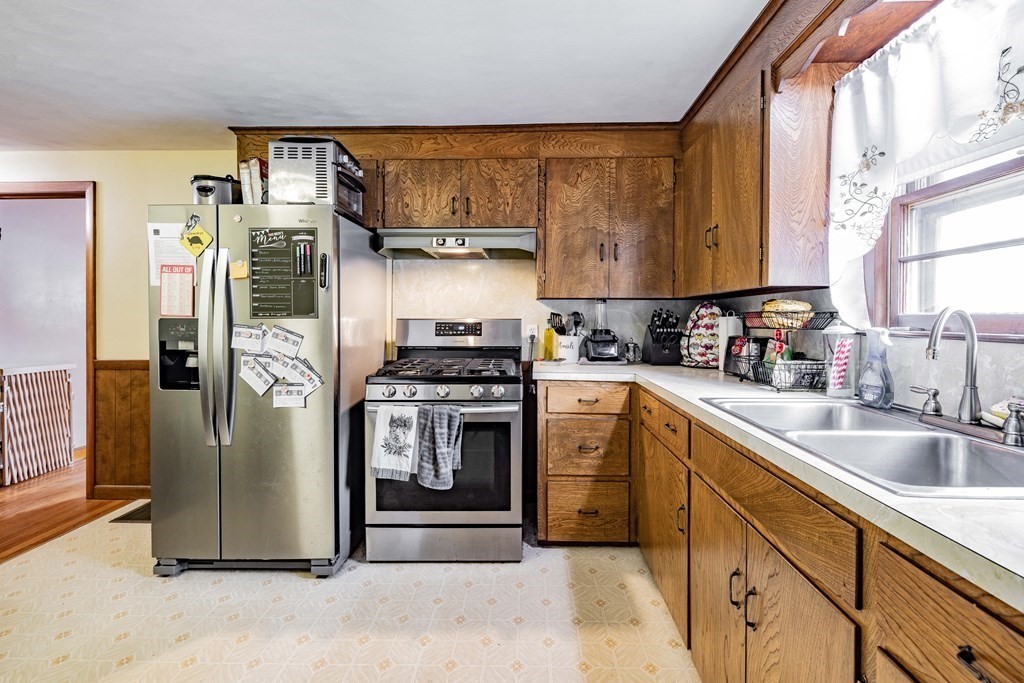 28 Davis Street Springfield, MA 01104 - Photo 9 of 19