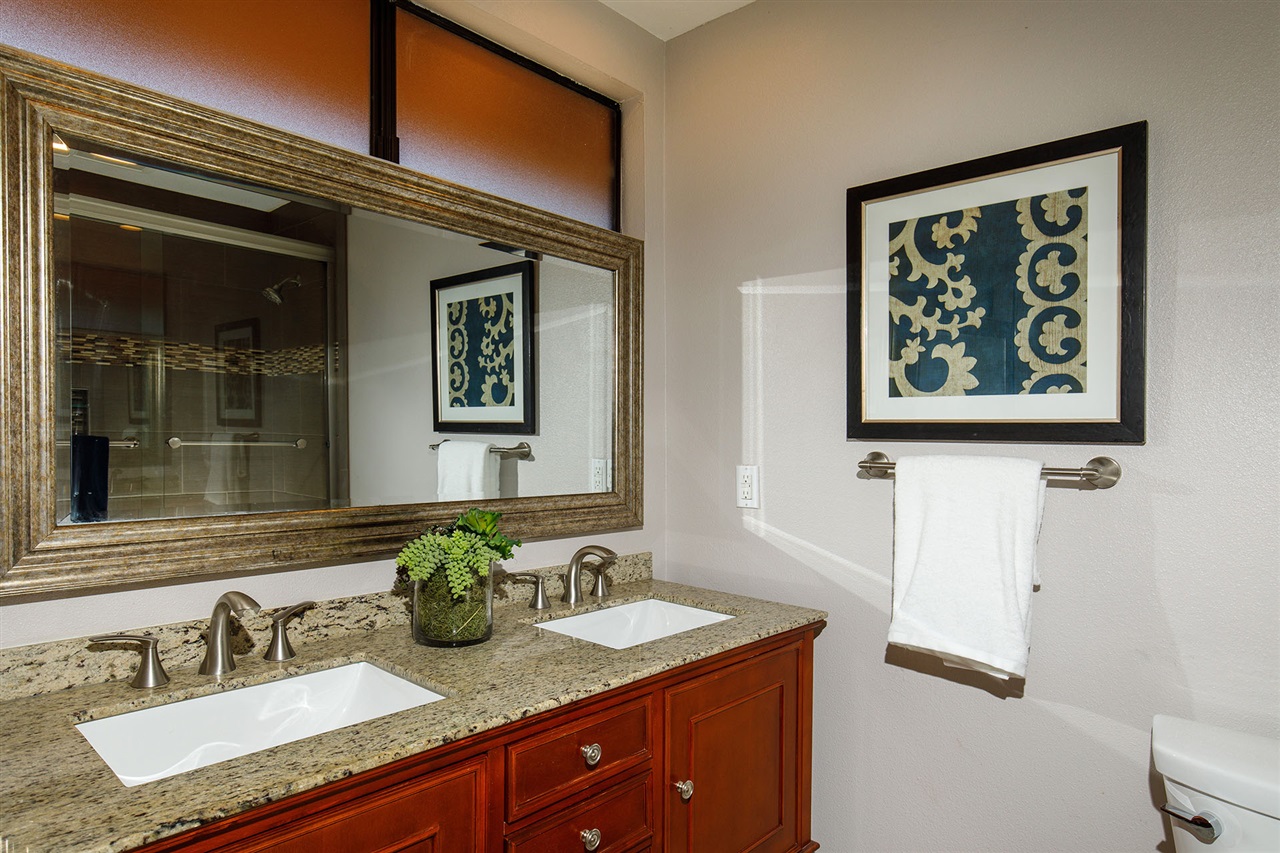 1585 Eastside Road El Cajon, CA 92020 - Photo 22 of 25 Secondary full bath upstairs