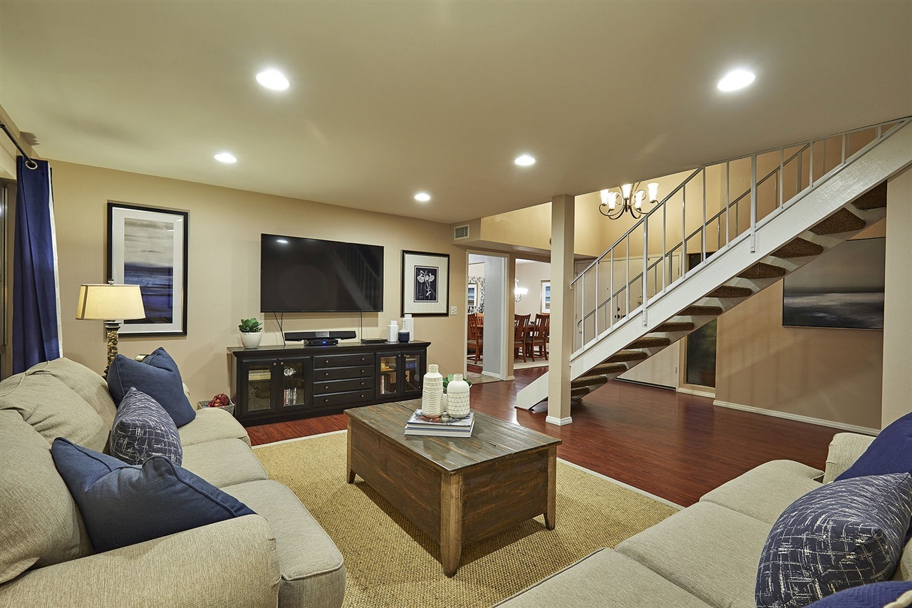 1585 Eastside Road El Cajon, CA 92020 - Photo 8 of 25 Front hall, dining and living room