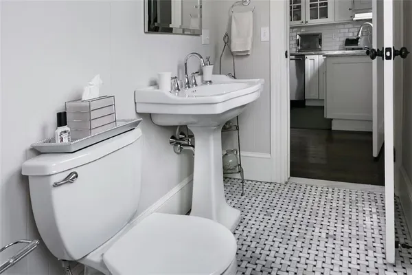 $10,000 | 16 Carroll Avenue, Newport, RI 02840