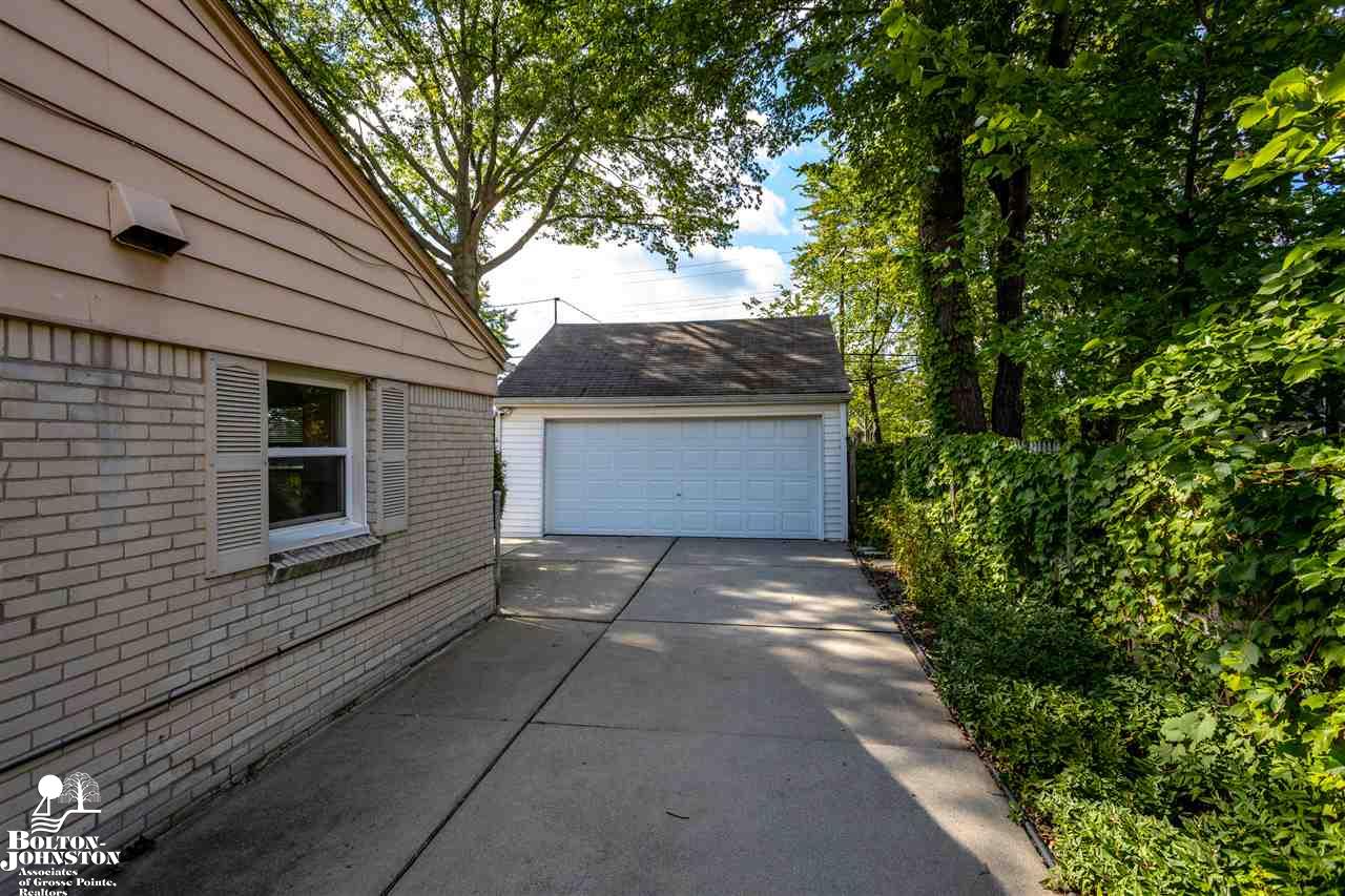 1231 Torrey Road Grosse Pointe Woods, MI 48236 - Photo 38 of 41