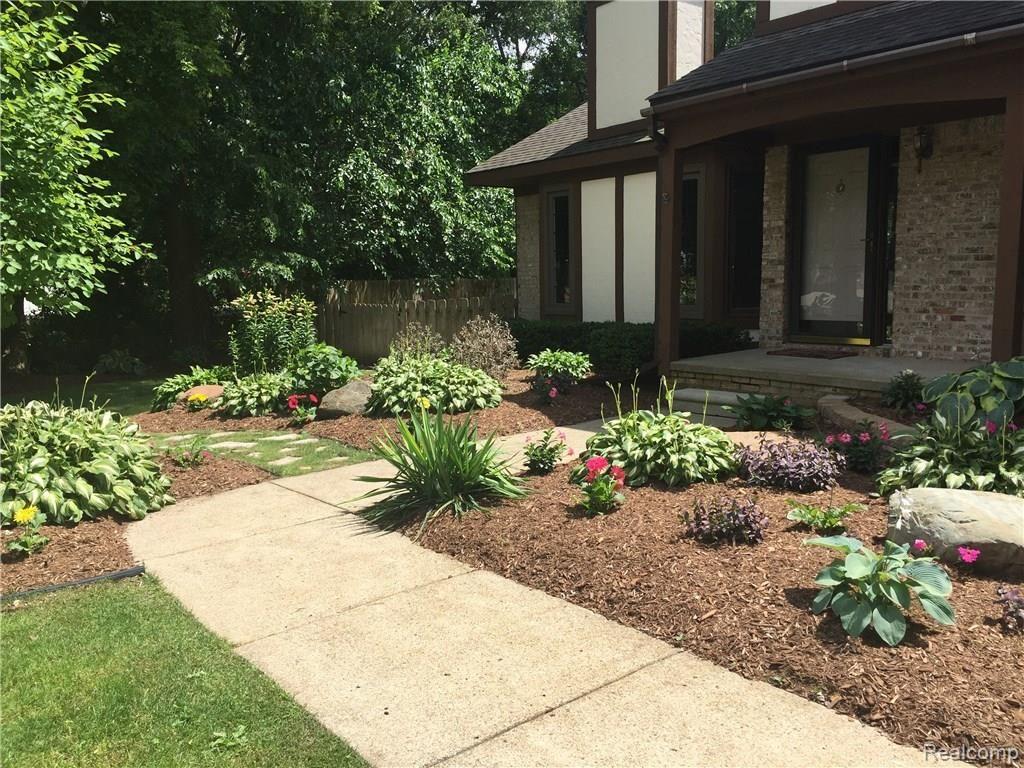 1905 Medler Road Commerce Township, MI 48382 - Photo 27 of 34 COME SPRING-TIME ENJOY BEAUTIFULLY LANDSCAPED YARD!
